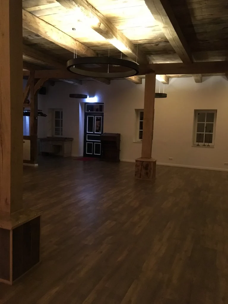 Blick in den leeren Partyraum